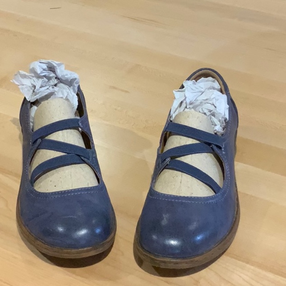 Shoes - Picture 2 of 5